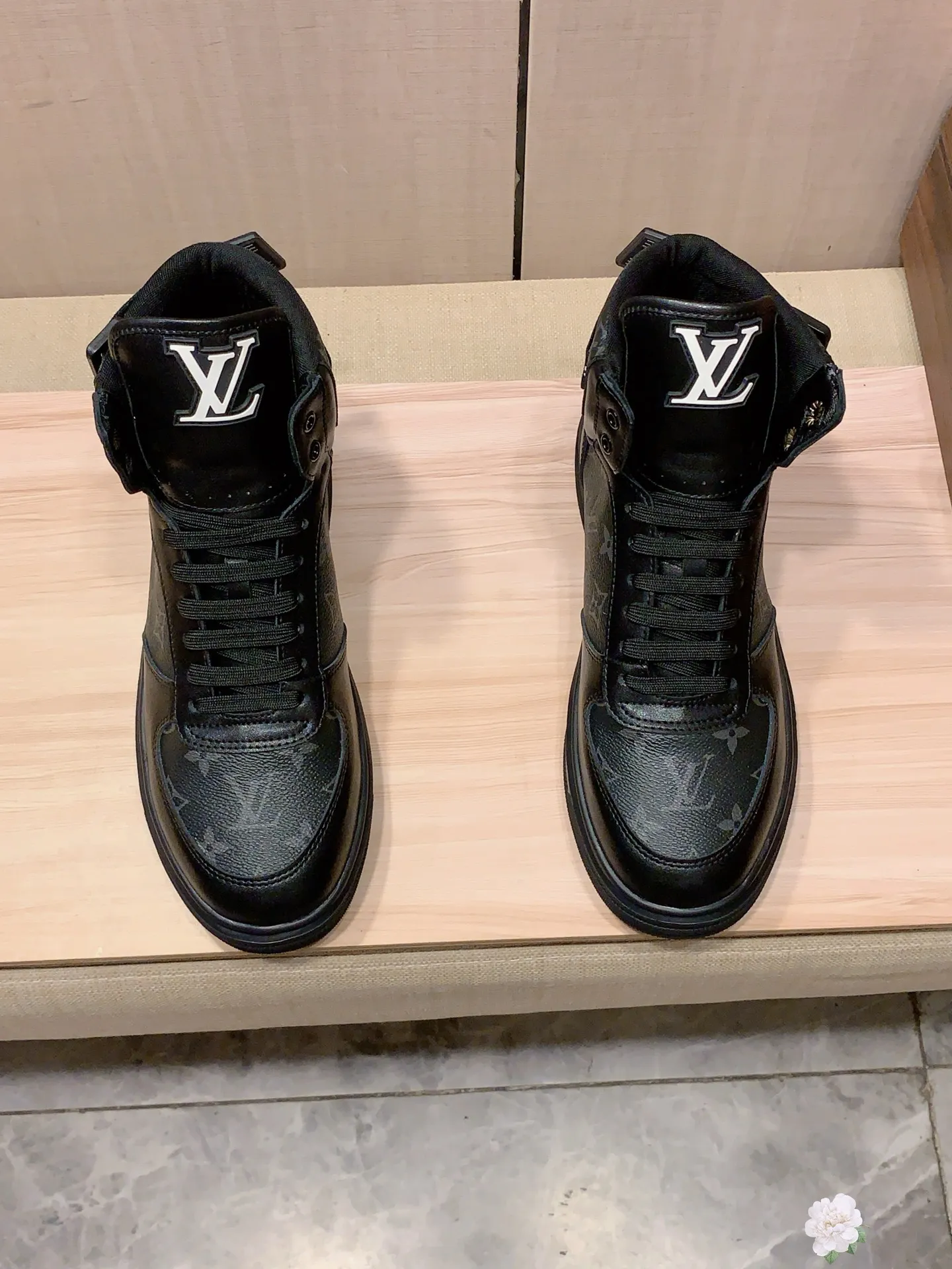 High-top men's shoes 💰442💰💰🎩🎩[Lightning][Lightning] "LV*" latest • popular casual shoes, top brand [seduce] luxury~purchase, top~quality. [Strong] The upper is made of imported breathable cowhide with fabric material ➕ Breathable sheepskin feet (•) and fine workmanship. The original stylish and stylish soft rubber wear-resistant and non-slip outsole is light and comfortable on the feet. The real thing looks better when taken in real life. 111: code: 38-44, 2️⃣ colors selected
